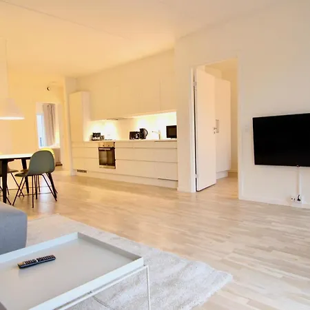 Beautiful 3-bed In Canal Apartment